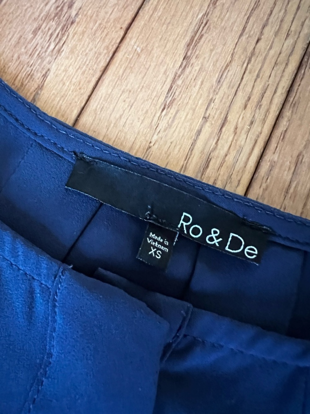 Ro & De Navy Short-Sleeve Pleated Blouse XS - Picture 3 of 9